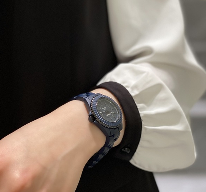 シャネル時計偽物 J12 BLUE レディース キャリバーH10309[2]