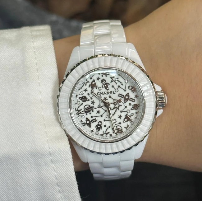 ブランドコピーCHANEL シャネル J12 レディース コズミック 33mm クォーツ H7990[1]