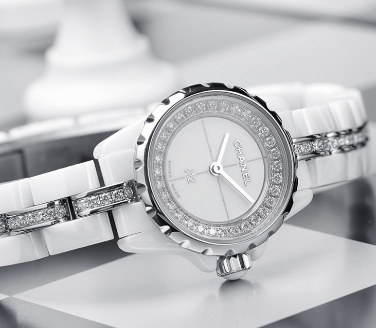 シャネル J12 女性 ホワイト