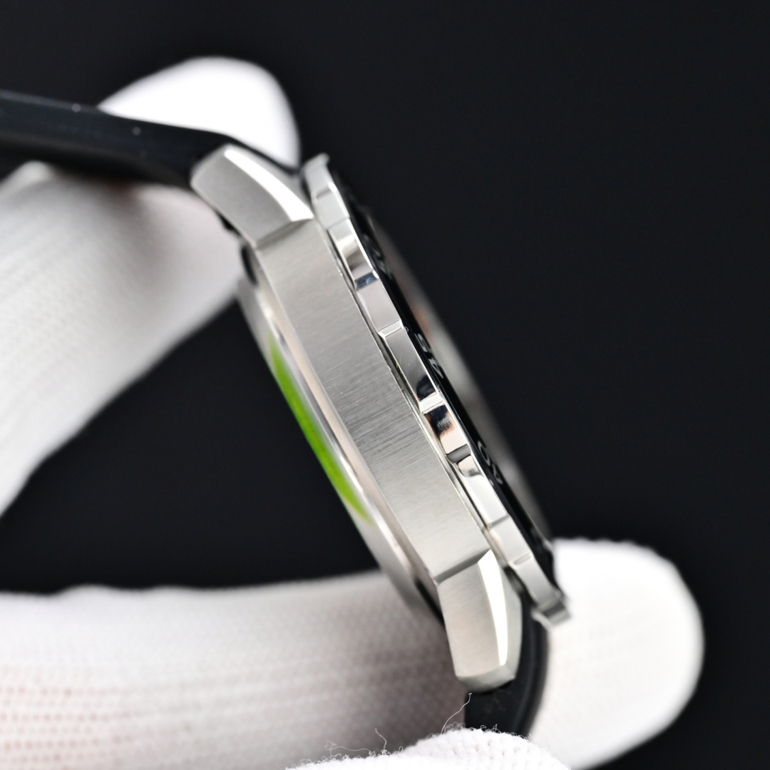 IWC ブランドアクアタイマー メンズ 44mm IW697230 実感が本物と同じ[4]