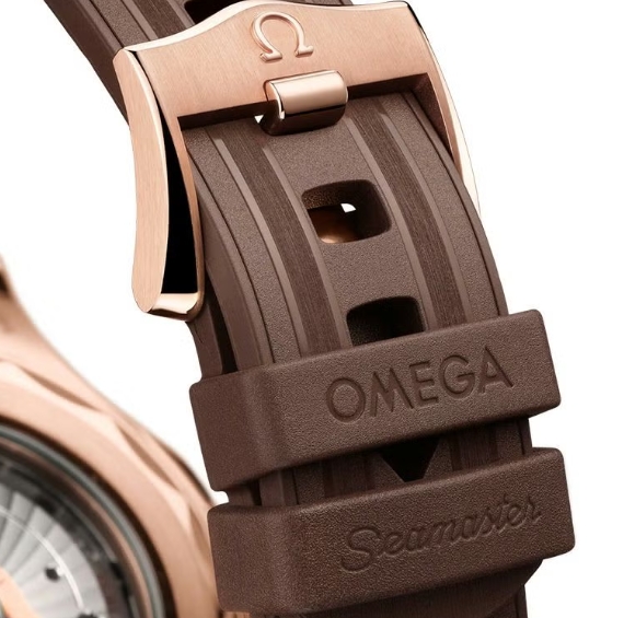 メンズ オメガ シーマスター ダイバー 300M 自動巻き 210.52.42.20.04.001[1]