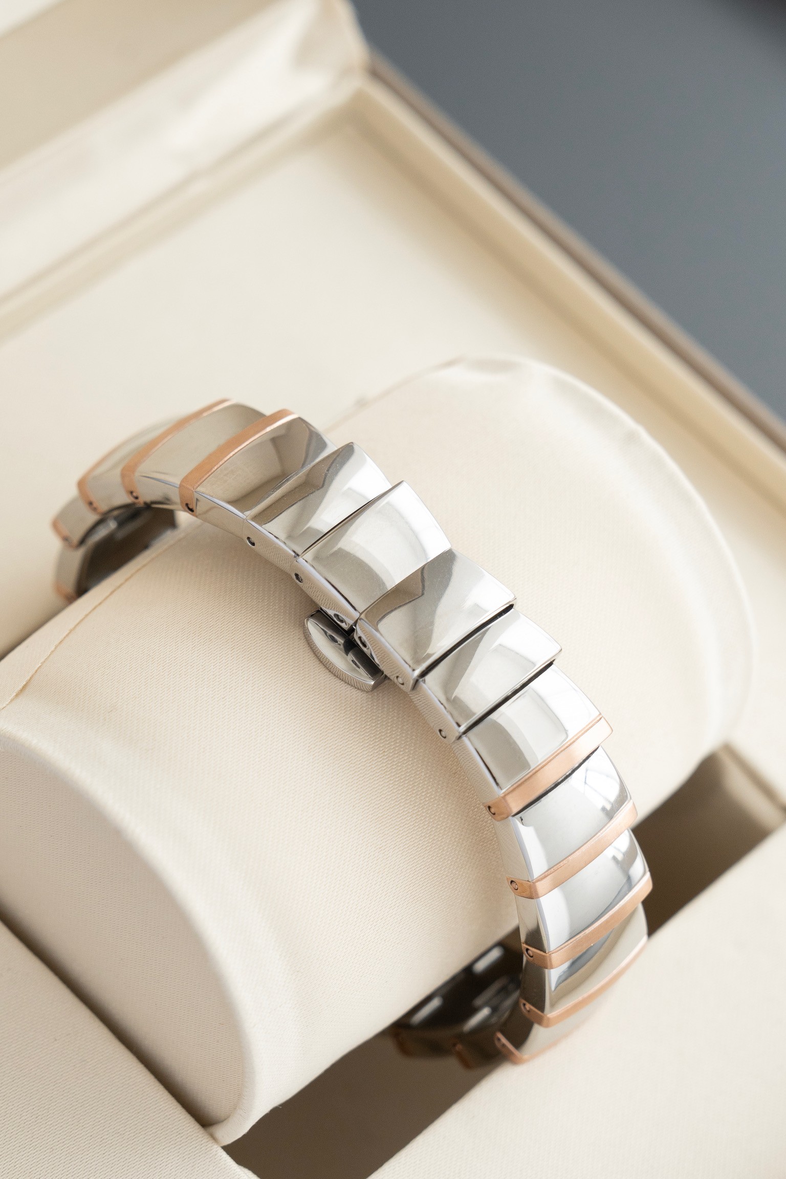 ブルガリコピー時計 ディーヴァ ドリーム 28mmラグの扇形デザイン872380[3]