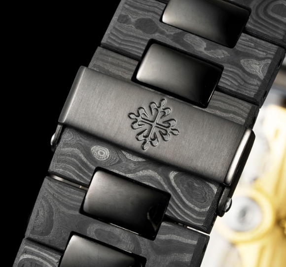 DIW工場 パテック・フィリップキュビタス新作 NTPTカーボン ブラック 自動巻き5821/121[3]