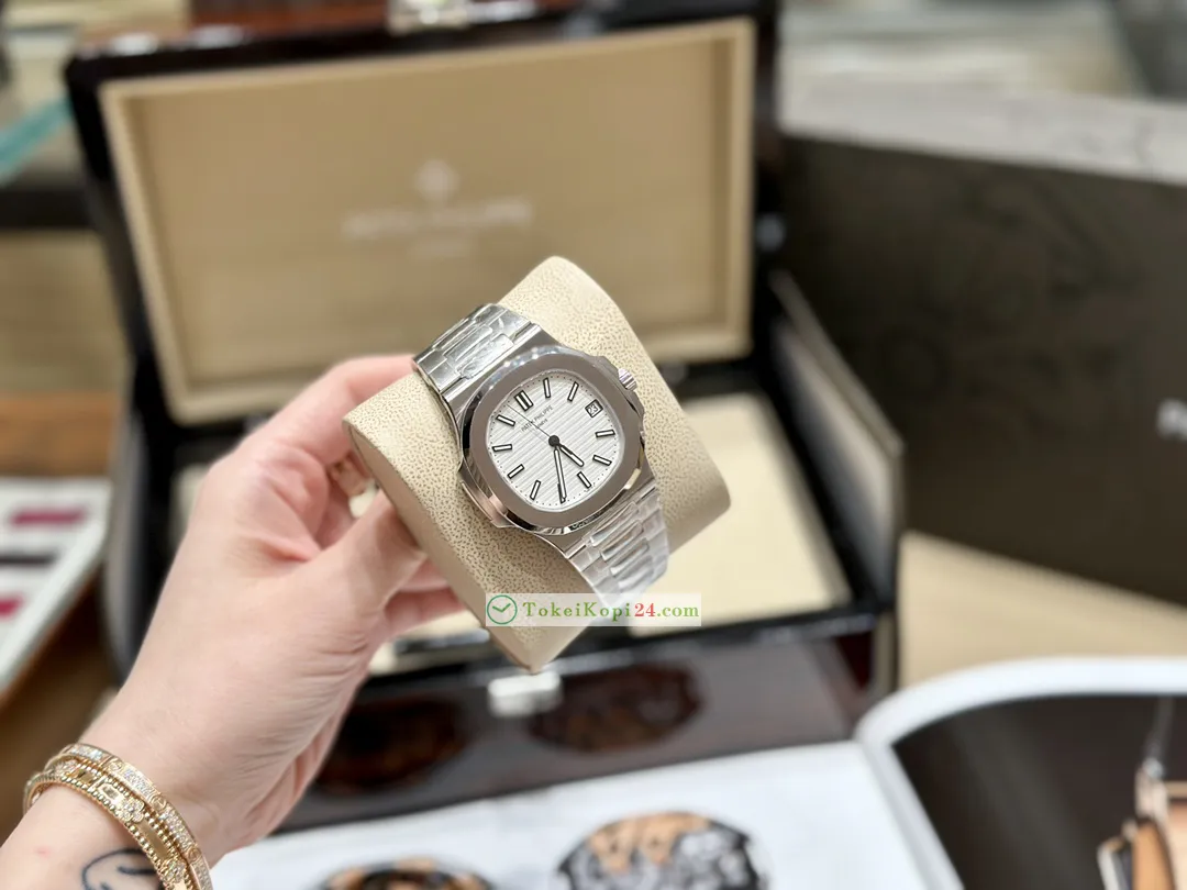 マルチカラー ブランドパテックフィリップコピー時計 ノーチラス5711/1A-013