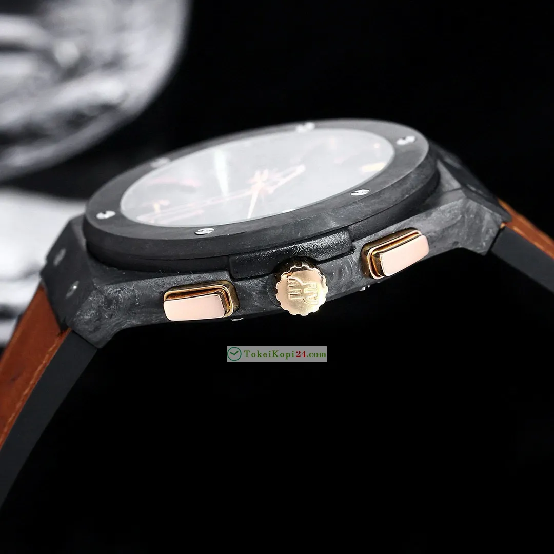 ブランドコピー時計 ウブロ クラシックH440500、直径は42mm[6]