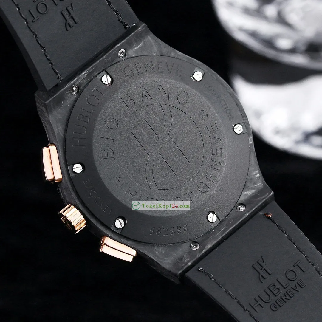ブランドコピー時計 ウブロ クラシックH440500、直径は42mm[7]