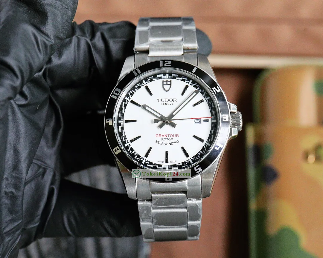 チュードル/TUDOR 満足度最高はホワイトダイヤルD2321F1