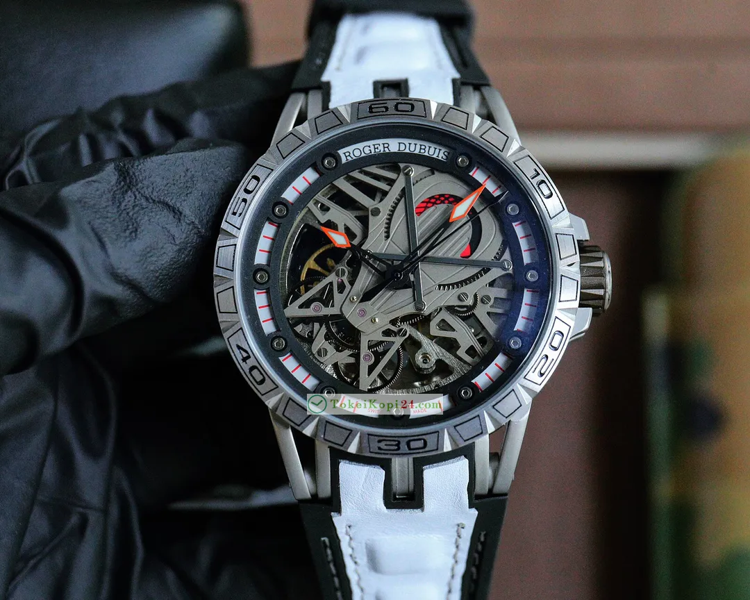 ロジェ・デュブイ【ダブルフライホイール】 イージーダイバー自動巻き 46 mm RD82923