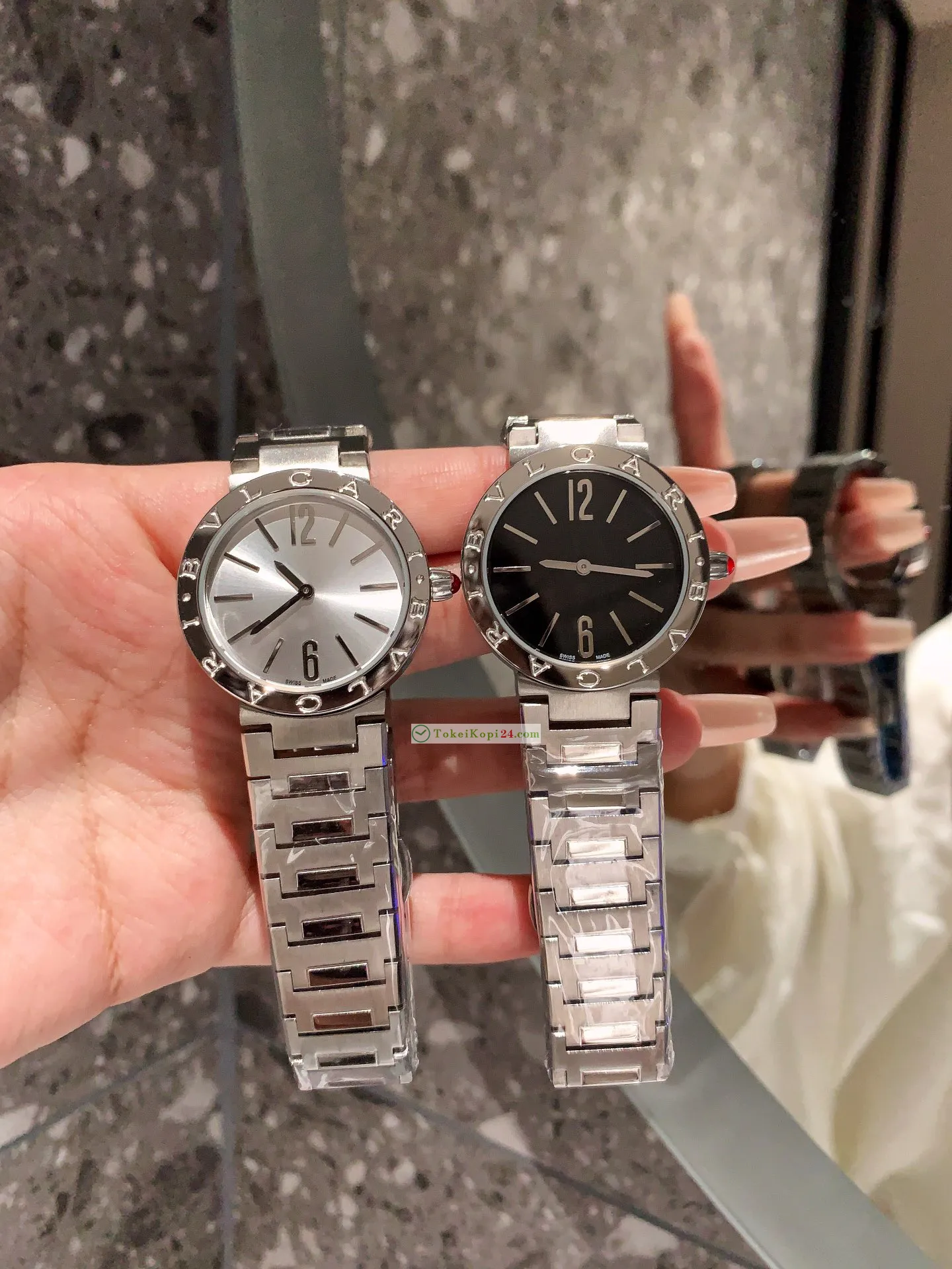 クォーツ  ブルガリコピー時計 33mm とてもオーラがあるB231K320