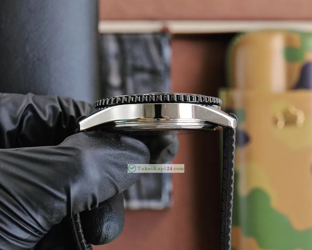 人気ブライトリング アベンジャー 牛革ストラップB211255[2]