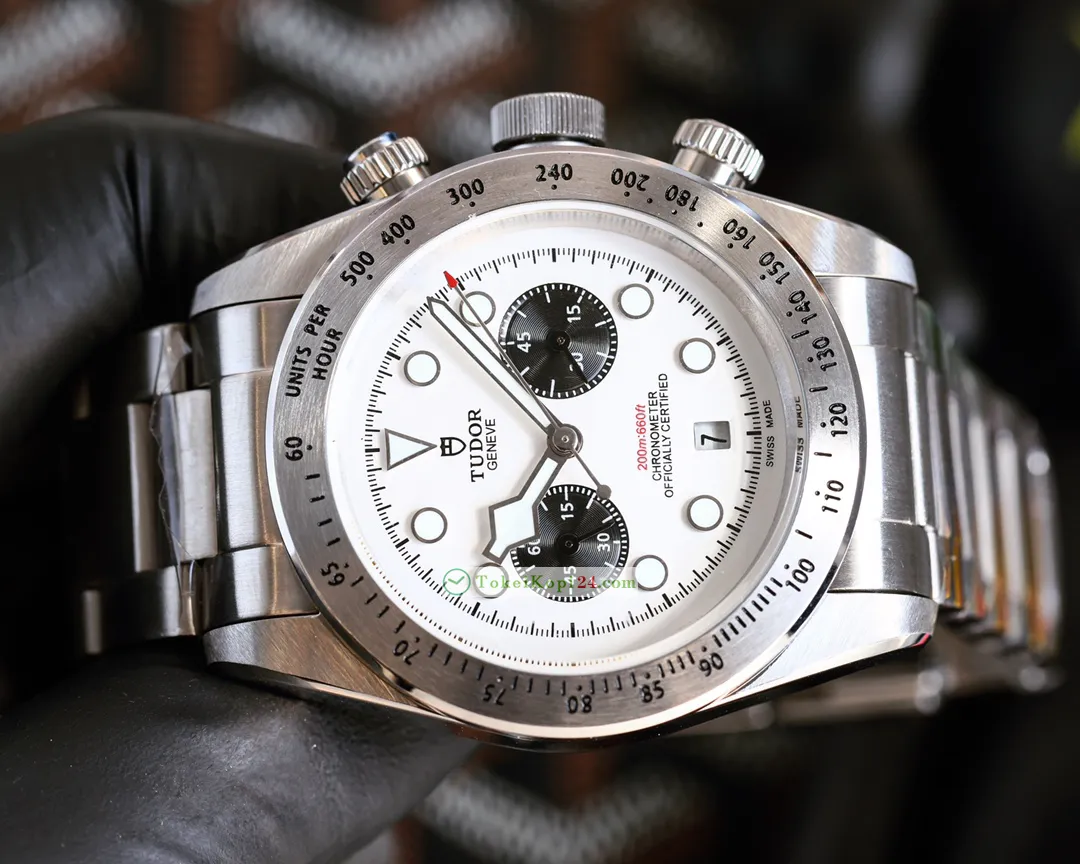 チュードルスーパーコピー時計メンズ自動巻き42mm T02215[4]