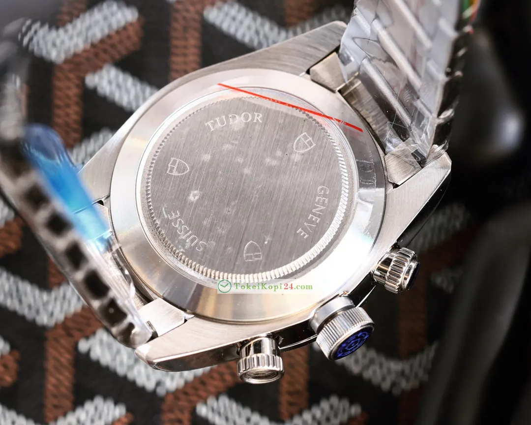 チュードルスーパーコピー時計メンズ自動巻き42mm T02215[7]