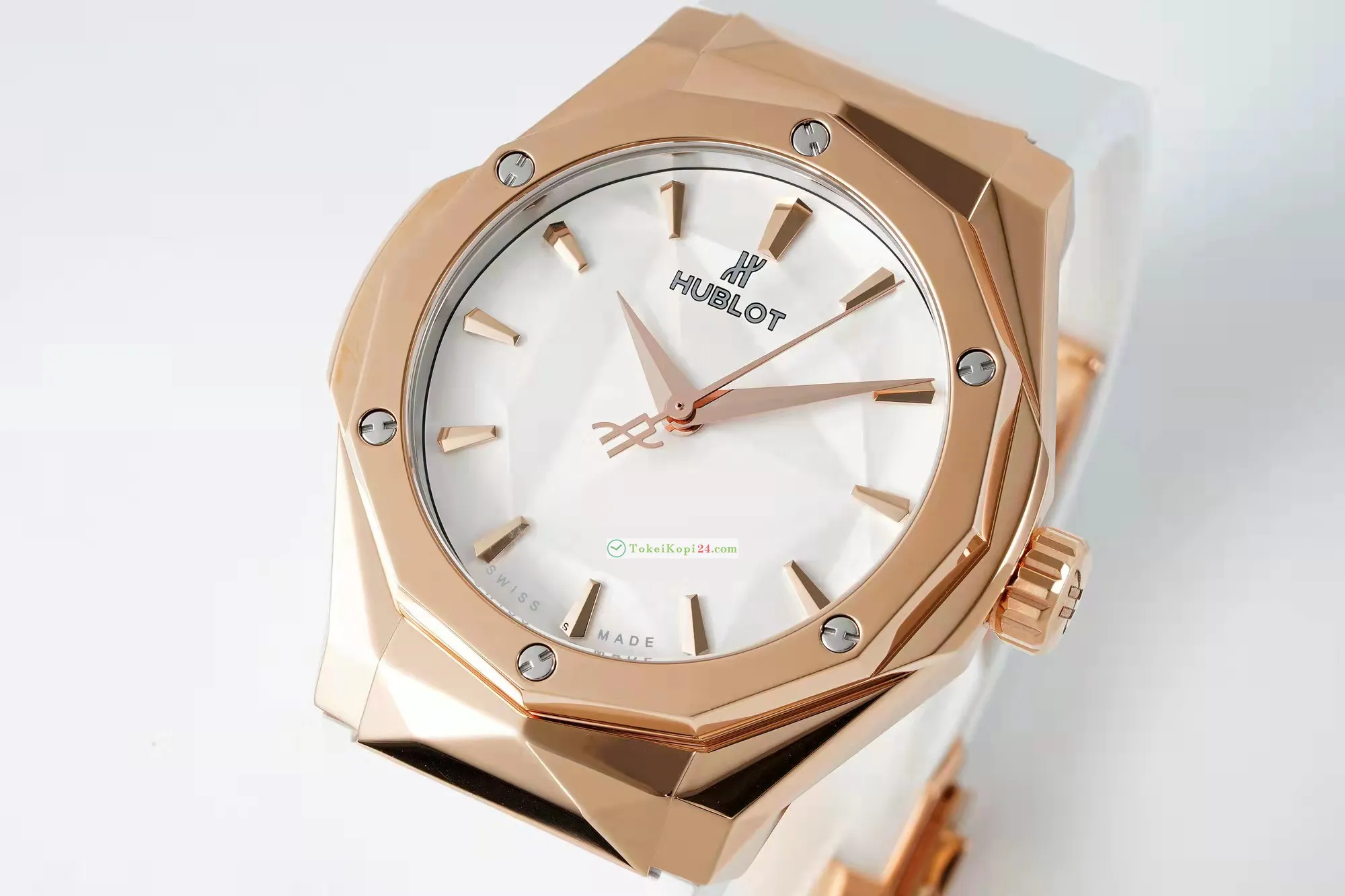 ウブロコピー クラシック フュージョン40mm 天然ゴムストラップ700267