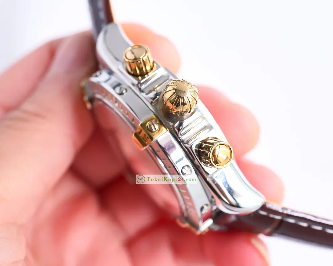 新作ブライトリングコピー アベンジャー B01 クロノグラフ 品質を高B889201[4]