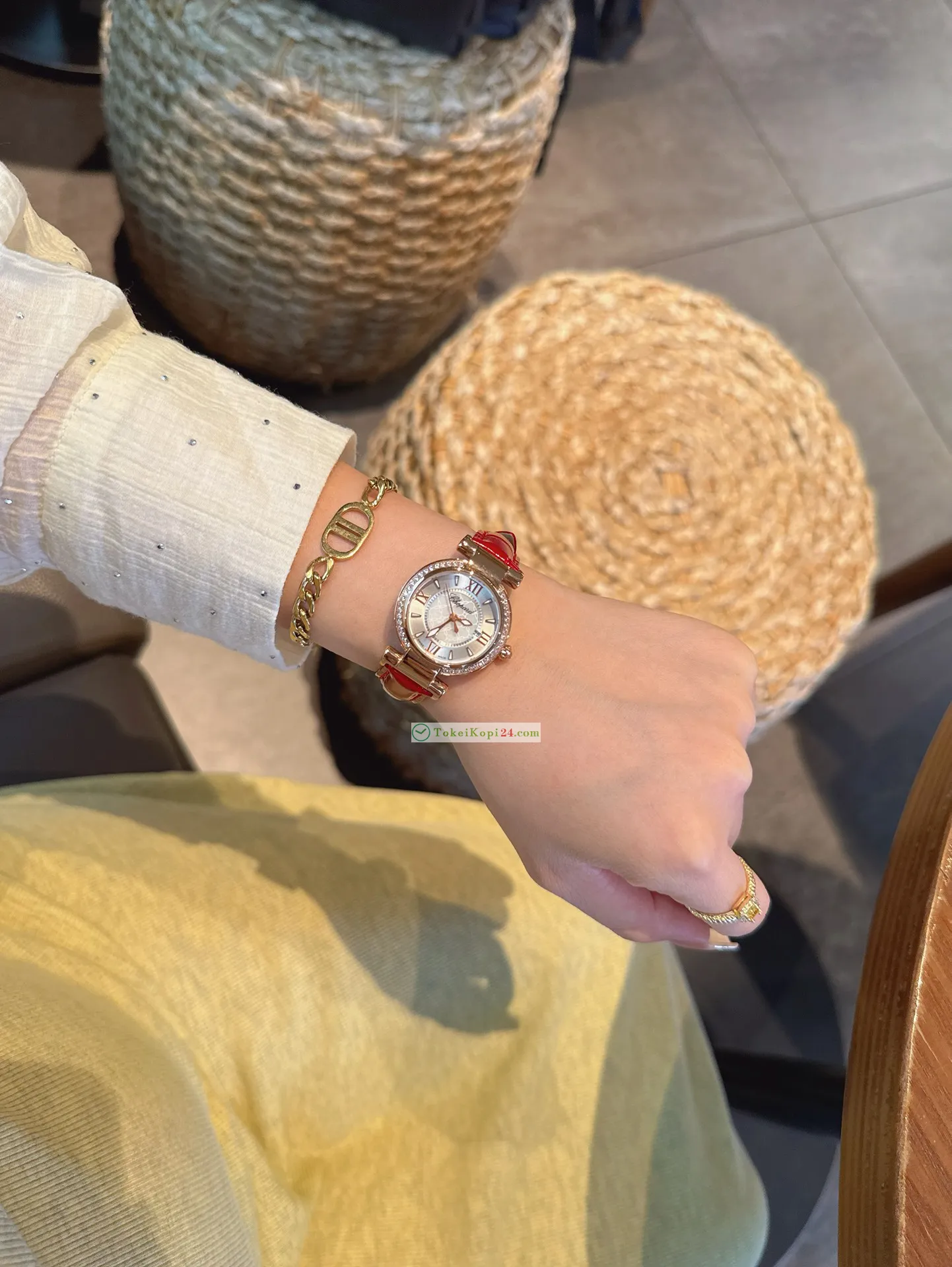 ショパールコピー時計レディース クォーツ 赤いストラップY469299[1]