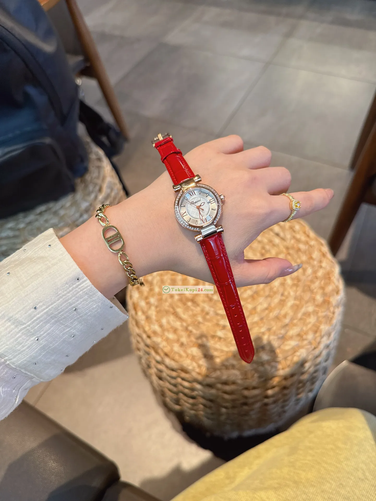 ショパールコピー時計レディース クォーツ 赤いストラップY469299[5]