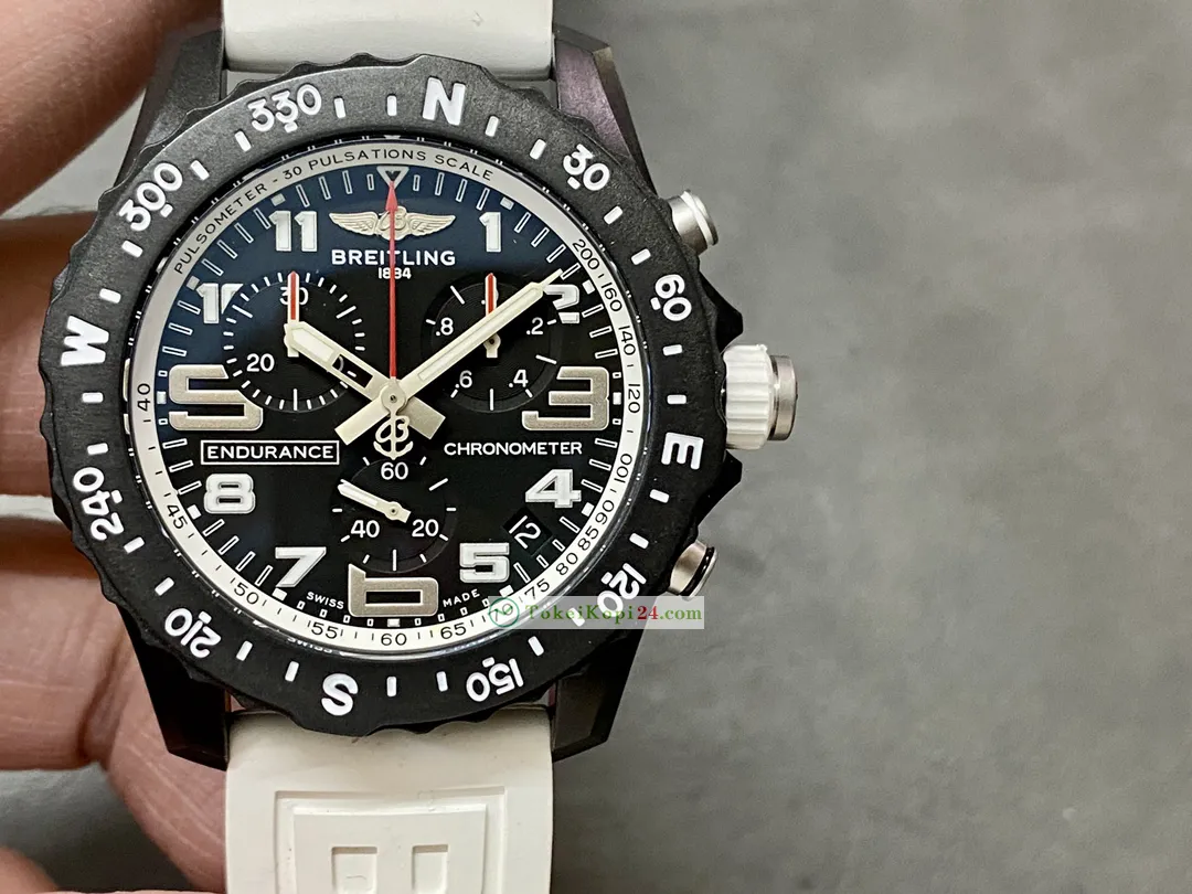 ブライトリングスーパーコピー時計アベンジャー メンズ最新入荷白いラバーストラップA98211B60