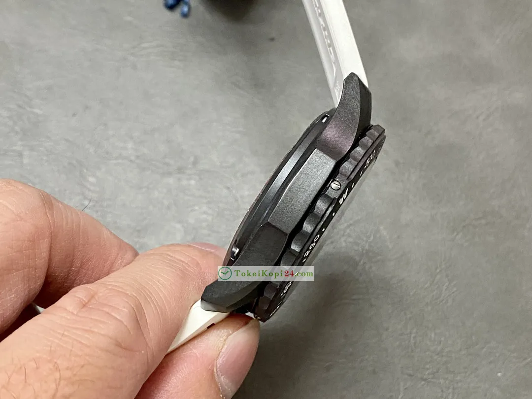 ブライトリングスーパーコピー時計アベンジャー メンズ最新入荷白いラバーストラップA98211B60[4]