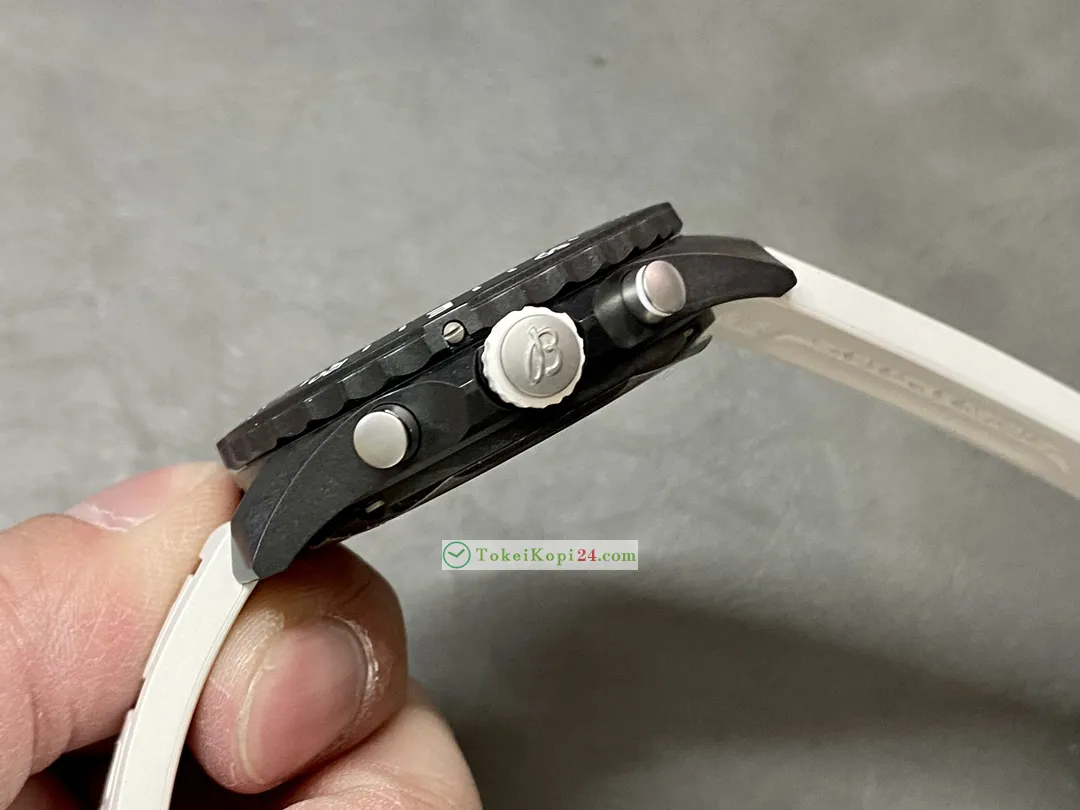 ブライトリングスーパーコピー時計アベンジャー メンズ最新入荷白いラバーストラップA98211B60[5]