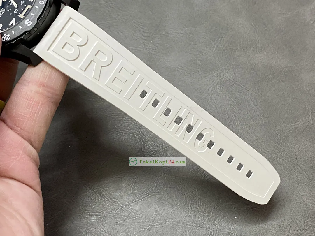 ブライトリングスーパーコピー時計アベンジャー メンズ最新入荷白いラバーストラップA98211B60[8]