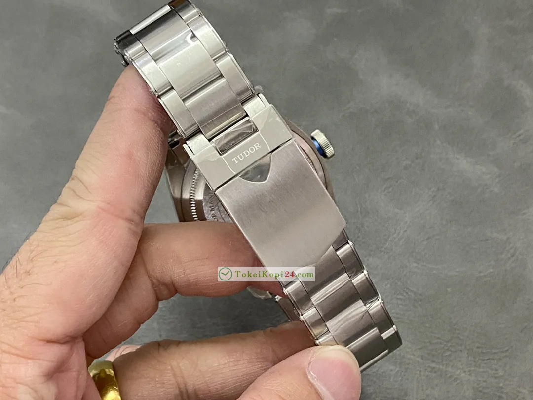 チューダーコピー時計ブランド ヘリテージ ブラックベイ M79230B[8]