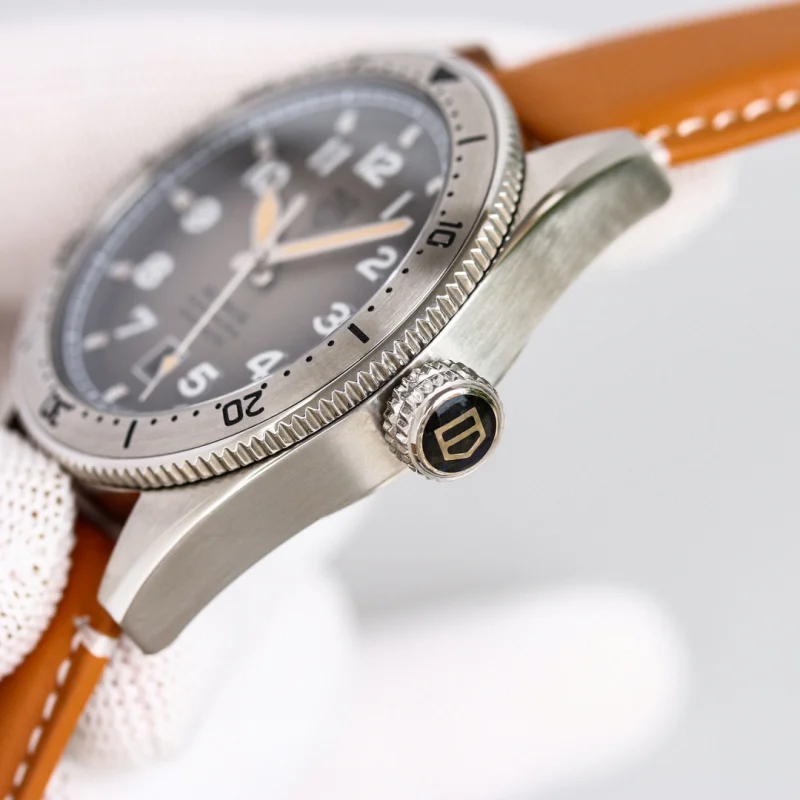 TAG Heuerヴィンテージ要素「オータヴィア」2色 TAG8349-01
