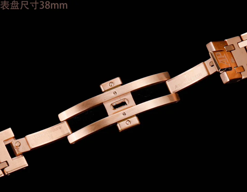 人気のAudemars piguetコピー時計ロイヤルオーク26715BC.ZZ.1356BC.01-01