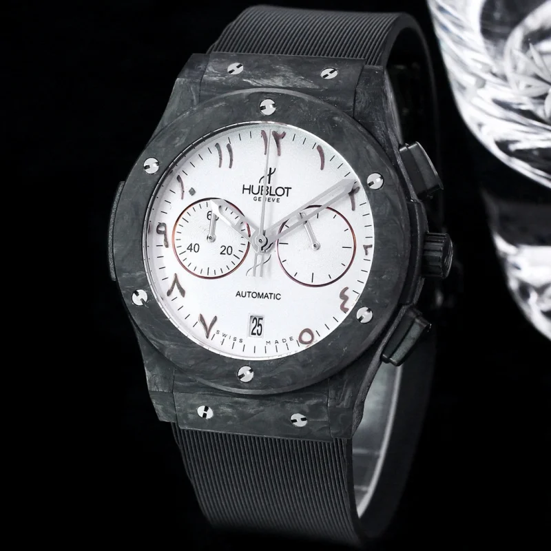 ブランドコピー時計 ウブロ クラシックH440500、直径は42mm