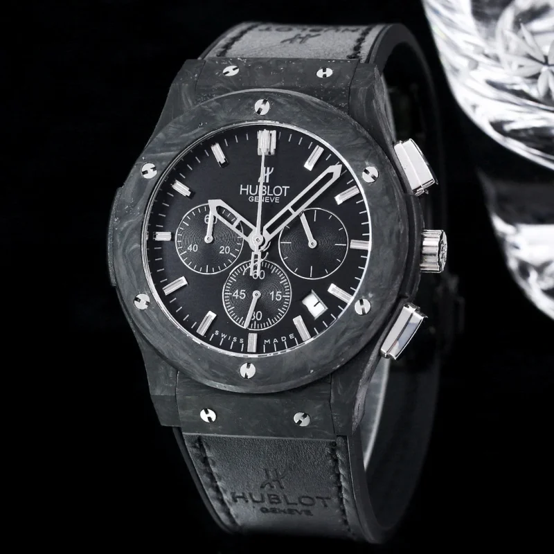 ブランドコピー時計 ウブロ クラシックH440500、直径は42mm