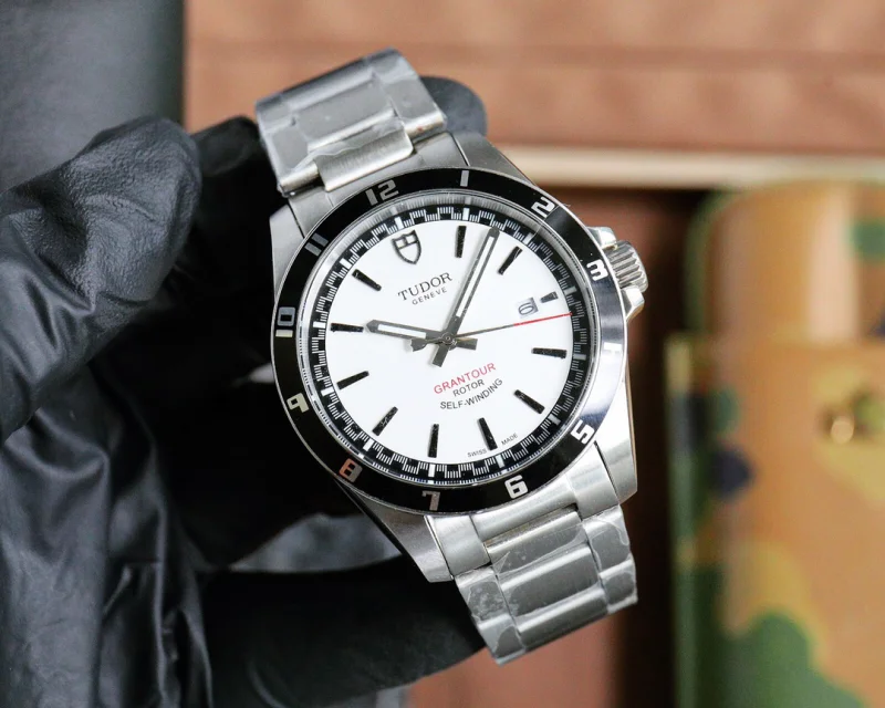 チュードル/TUDOR 満足度最高はホワイトダイヤルD2321F1