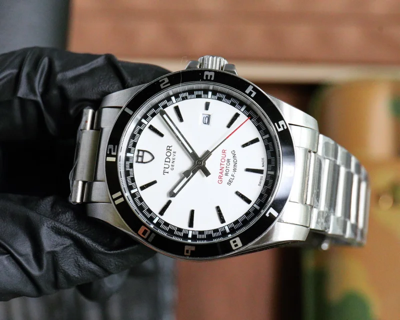 チュードル/TUDOR 満足度最高はホワイトダイヤルD2321F1
