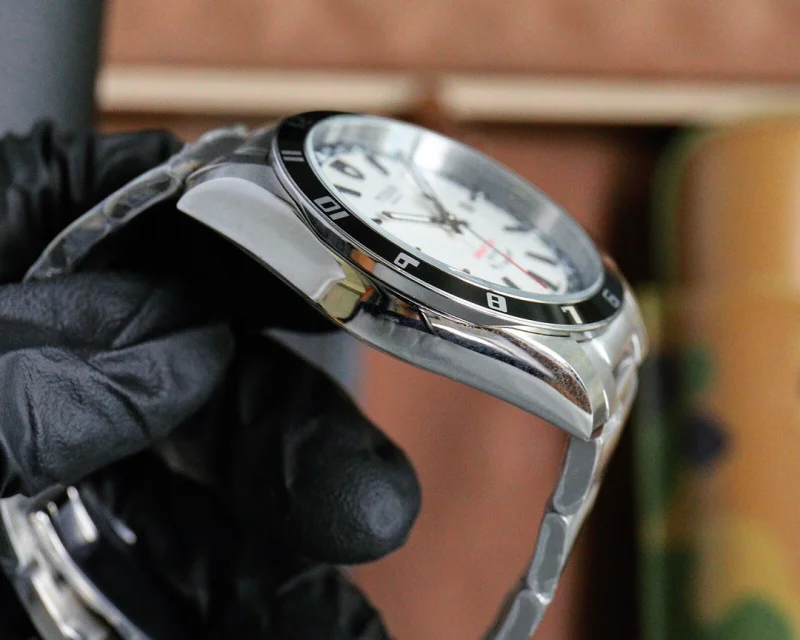 チュードル/TUDOR 満足度最高はホワイトダイヤルD2321F1