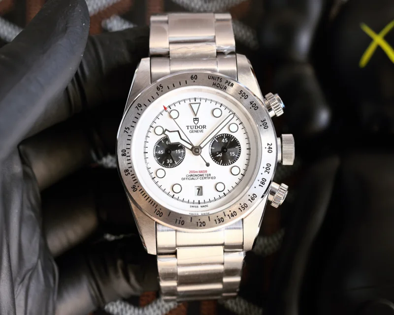 チュードルスーパーコピー時計メンズ自動巻き42mm T02215