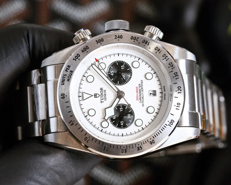 チュードルスーパーコピー時計メンズ自動巻き42mm T02215