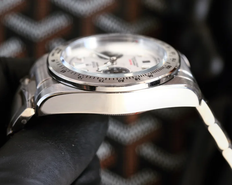 チュードルスーパーコピー時計メンズ自動巻き42mm T02215