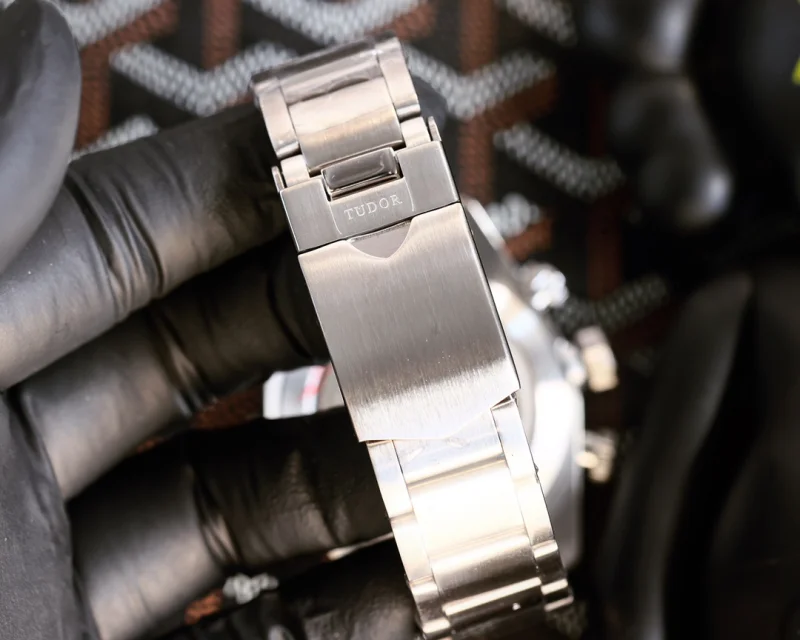 チュードルスーパーコピー時計メンズ自動巻き42mm T02215