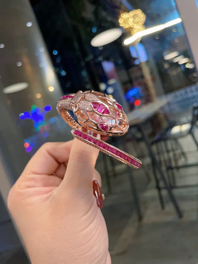 BVLGARIブルガリN品「時間も宝物」セルペンティ 高級材料B654270