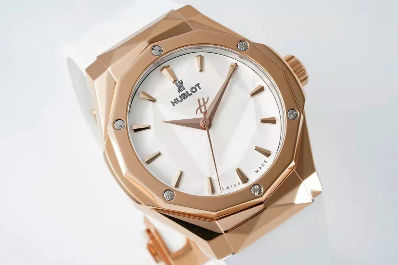 ウブロコピー クラシック フュージョン40mm 天然ゴムストラップ700267