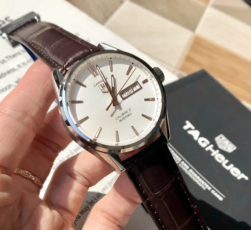タグホイヤースーパーコピー時計 カレラ41mm ダブルカレンダーモデル希少腕時計T9020G