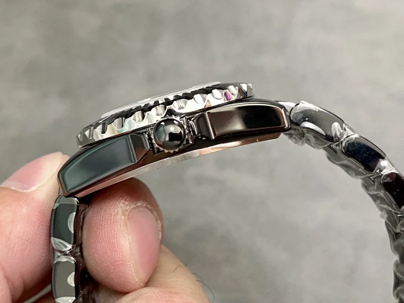 シャネルレプリカ時計 J12 セラミック 33mm質感良好 H109282