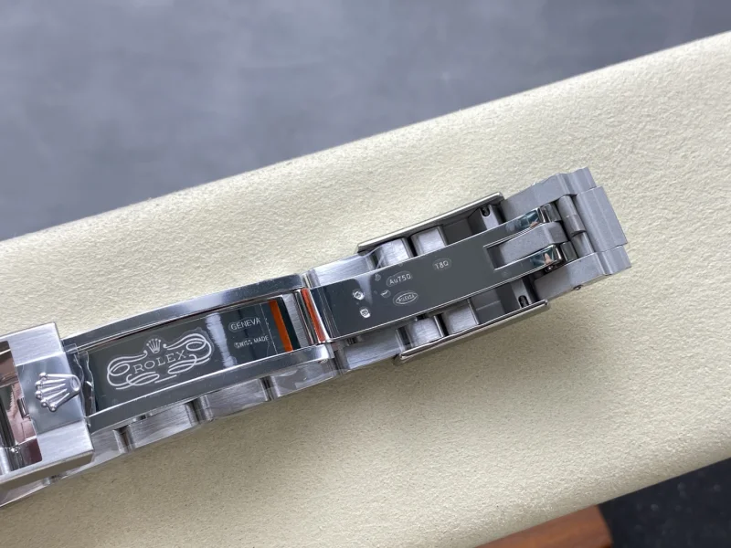 新品レプリカロレックス デイトナ 126500 シェルダイヤル、送料無料