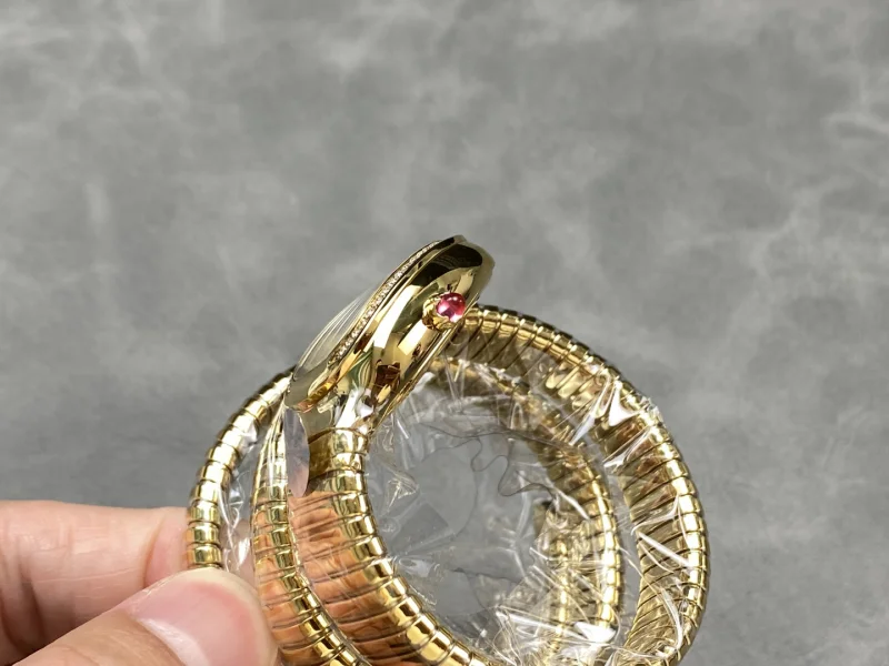 繊細な仕上げ ブルガリスーパーコピー時計セルペンティシリーズの完璧SPP35BGDG.2T-002