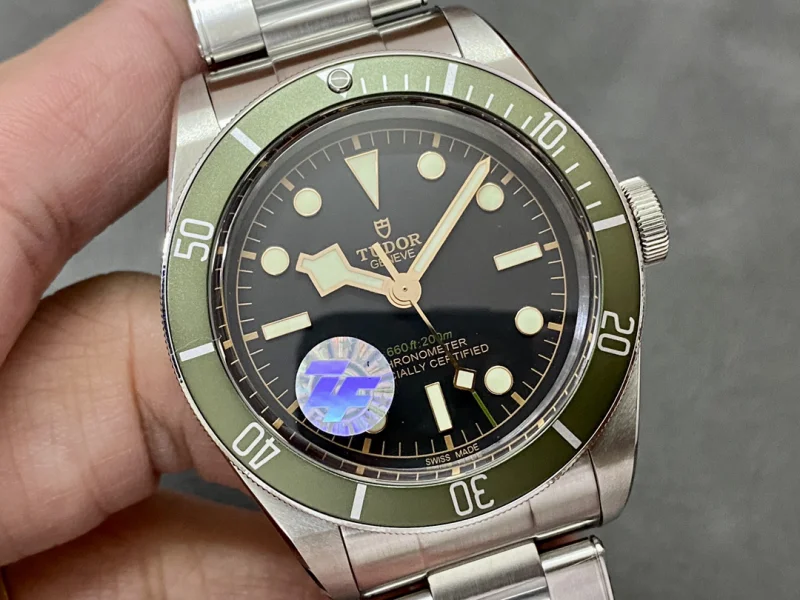 【オリーブグリーンのベゼル】チュードル 激安時計 ブランド41mm T692910