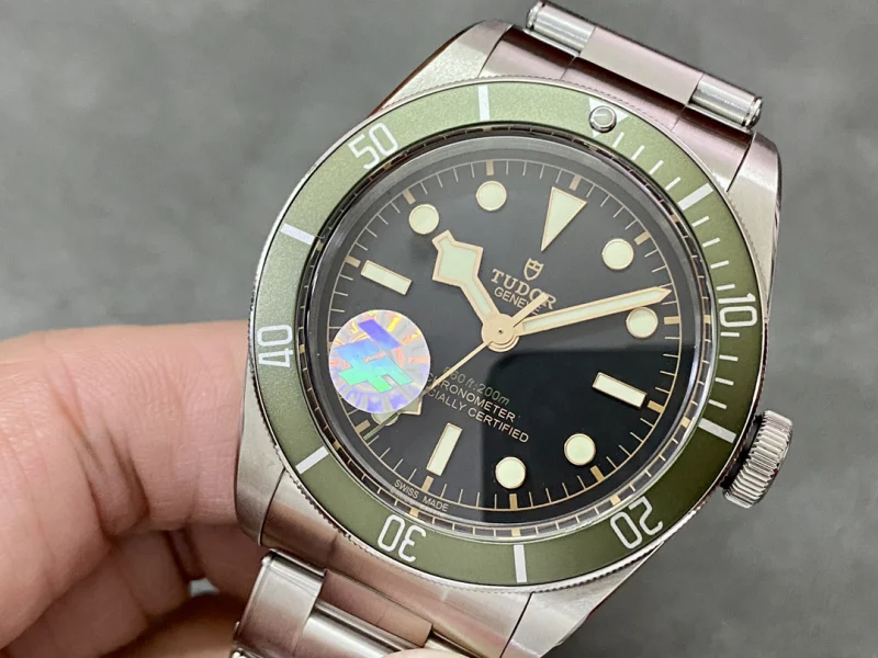【オリーブグリーンのベゼル】チュードル 激安時計 ブランド41mm T692910