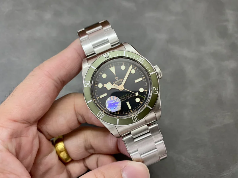 【オリーブグリーンのベゼル】チュードル 激安時計 ブランド41mm T692910