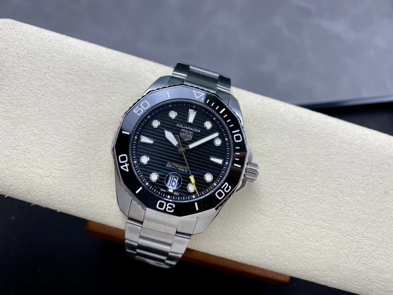 最安値挑戦 タグ・ホイヤースーパーコピー アクアレーサー 自動巻き43MM 676AD230