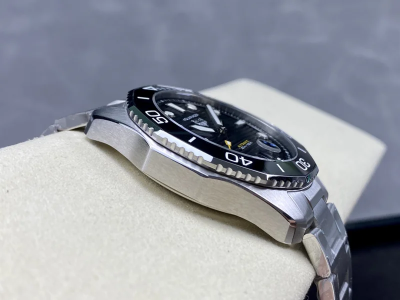 最安値挑戦 タグ・ホイヤースーパーコピー アクアレーサー 自動巻き43MM 676AD230