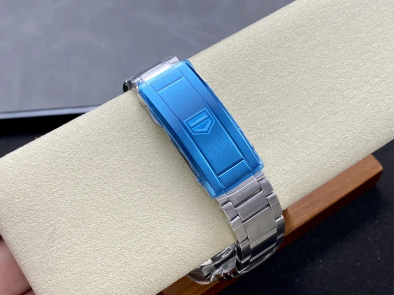 最安値挑戦 タグ・ホイヤースーパーコピー アクアレーサー 自動巻き43MM 676AD230