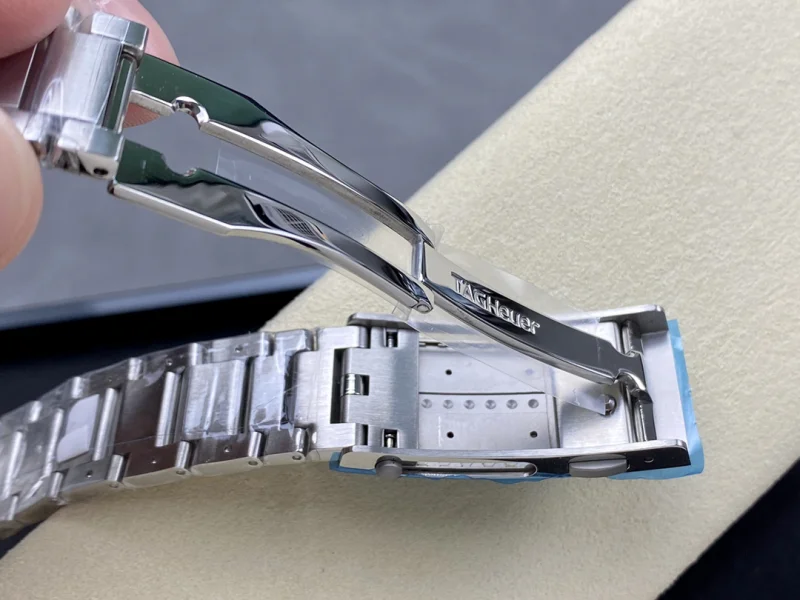 最安値挑戦 タグ・ホイヤースーパーコピー アクアレーサー 自動巻き43MM 676AD230