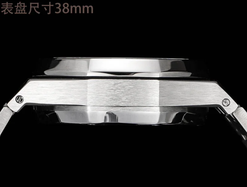 機能性良 オーデマピゲスーパーコピー時計 26715BC.ZZ.1356BC.01-03 ロイヤルオーク 38mm